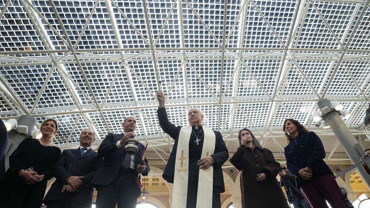 The Vatican unveils a photovoltaic roof as part of the Pope's promise to switch to green energy