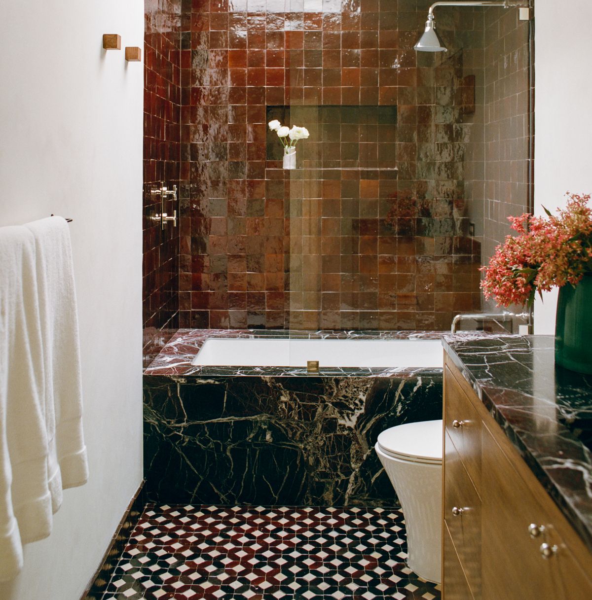 Before and after – “outdated” bathrooms in Hollywood get a makeover