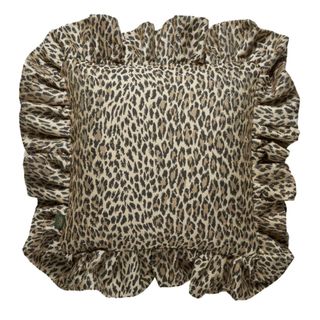 Medium ruffled jacquard cushion