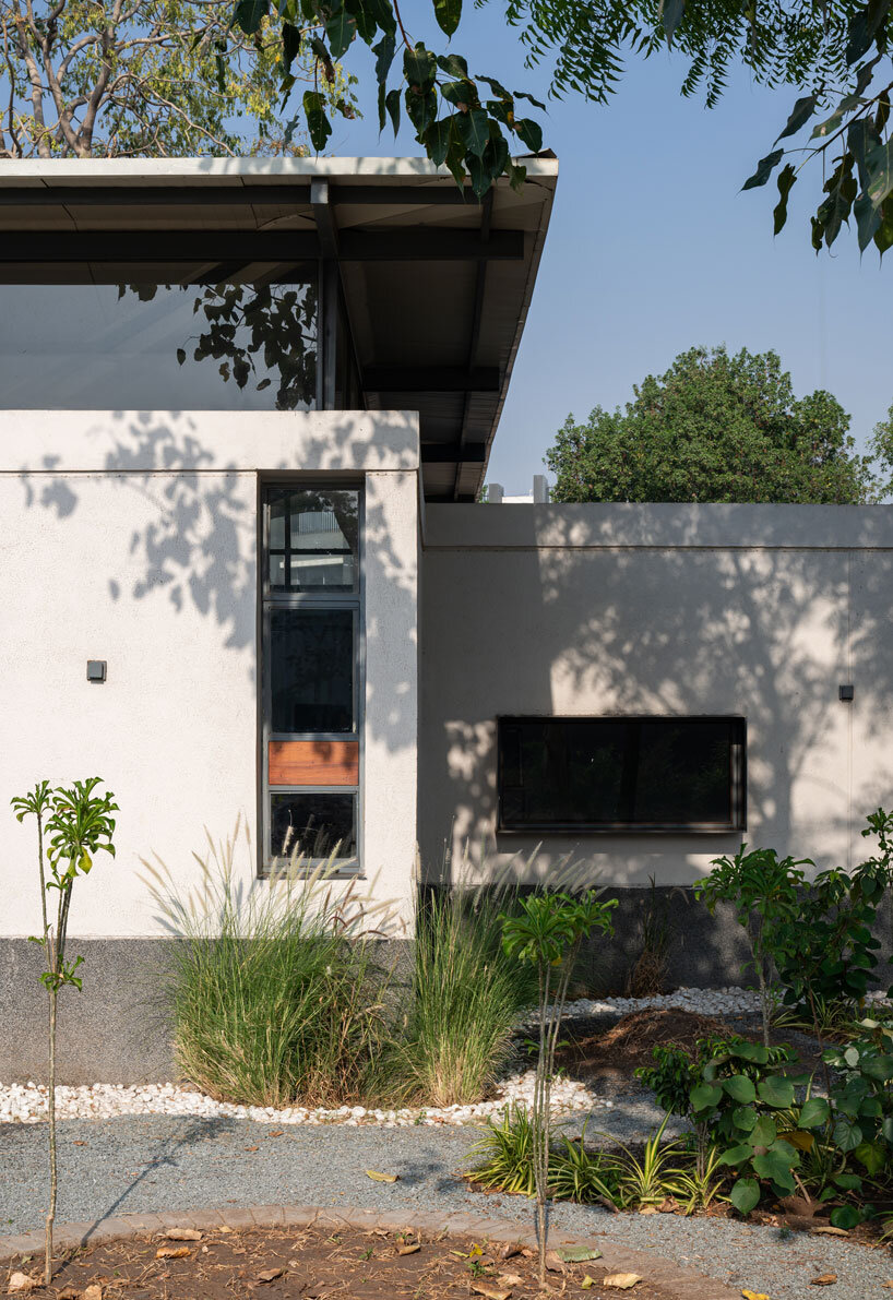 Inverted, winged hipped roof cantilevers above reconstructed office space in compartment S4