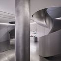 Stainless steel in interior design: Transforming rooms with industrial elegance – Image 3 of 21