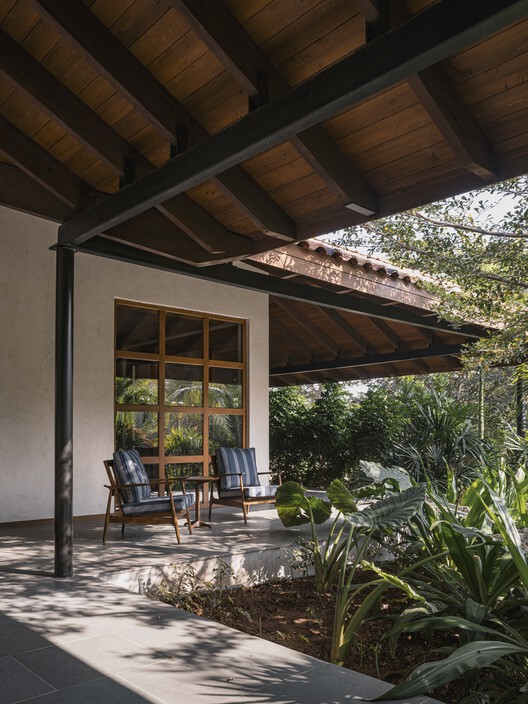 Courtyard House / 23 Degrees Design Shift – Interior Photography, Wood, Garden, Patio, Beams, Courtyard