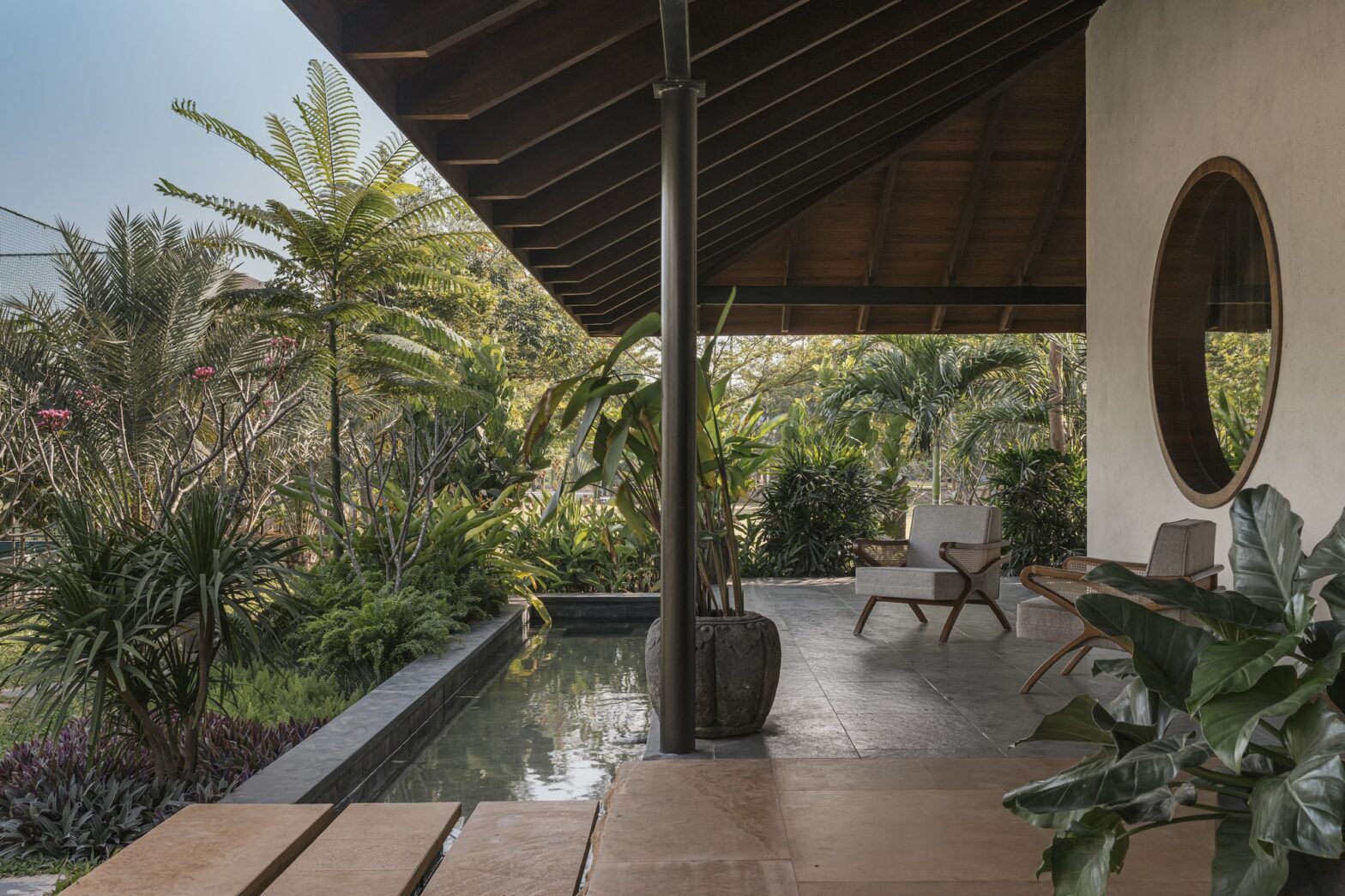 Courtyard house / 23 degree design shift