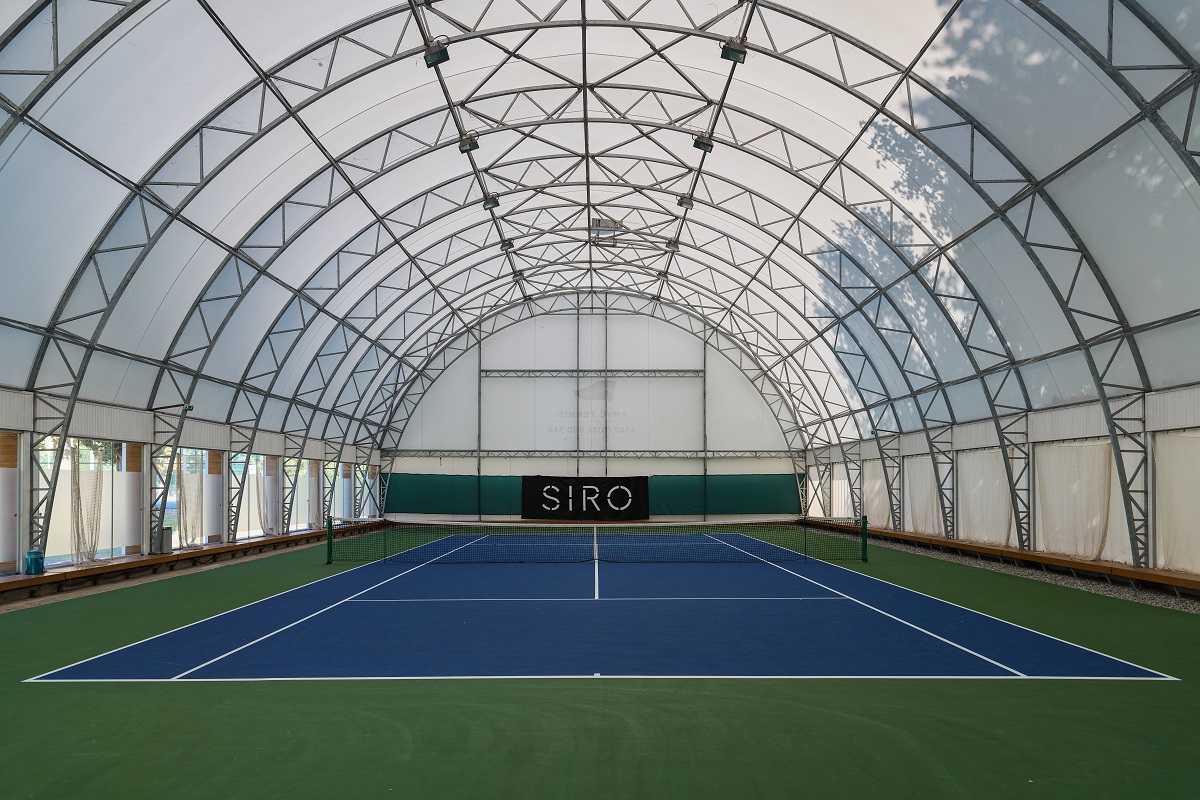 indoor tennis court and facilities at Siro Boka Place