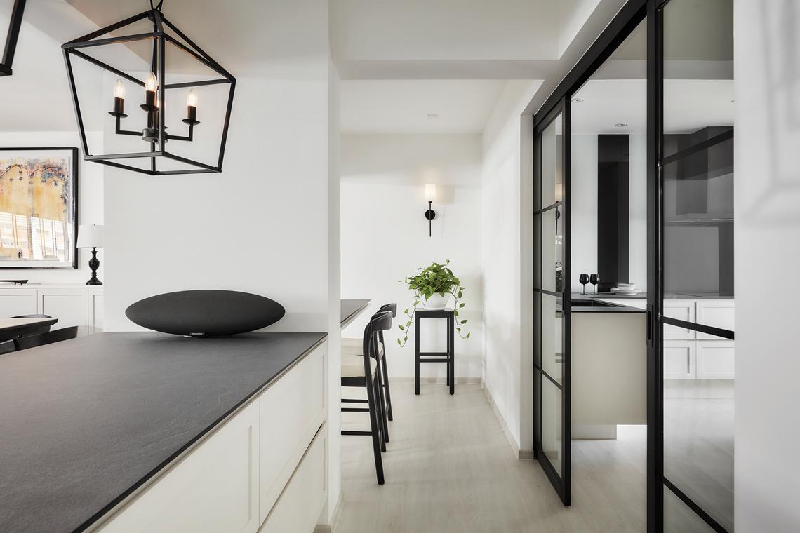 The chic at home: black and white life in Hougang HDB Flat