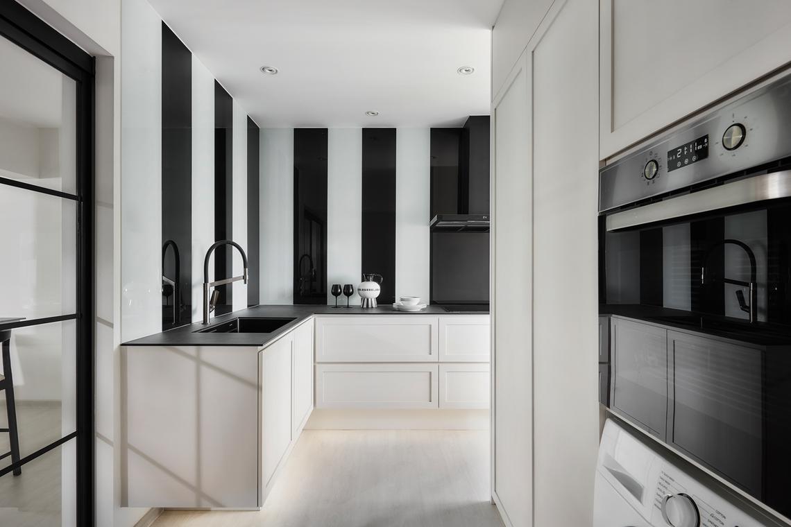 The chic at home: black and white life in Hougang HDB Flat