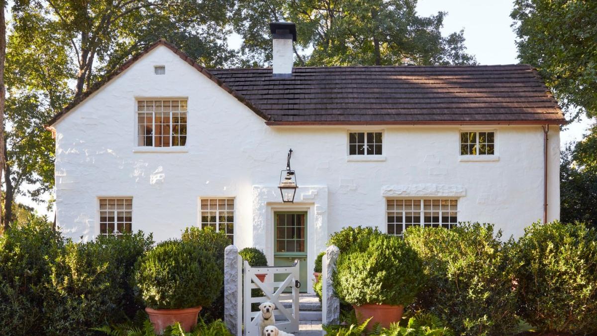 7 color trends for front doors that, according to designers, will gain popularity in 2025
