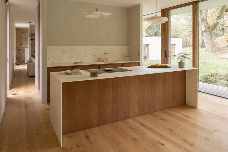 Sous Les Aile BioClamatic House / Kida Architecture & Design - Interior photography, kitchen, wood, worktop