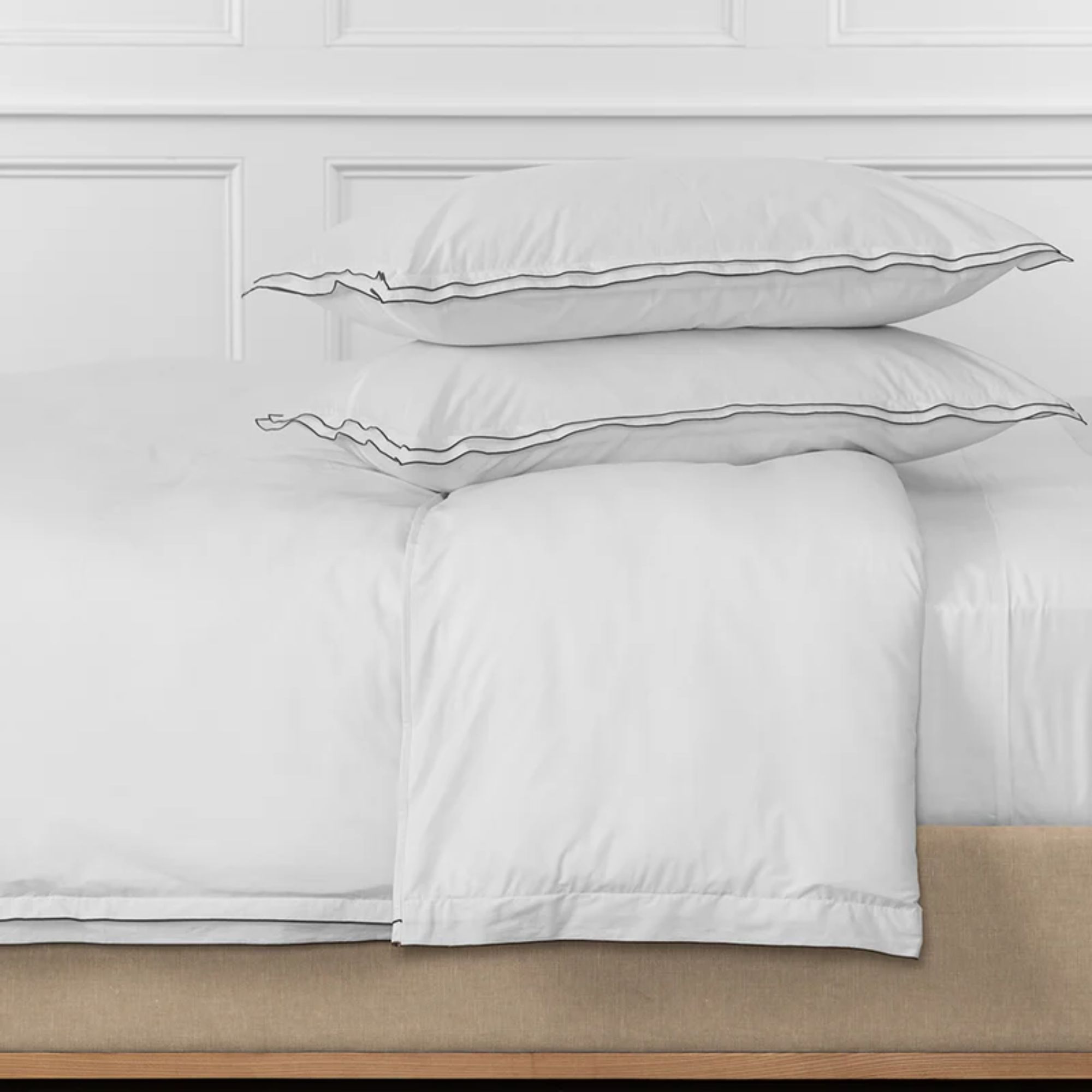 Devlin White bed cover