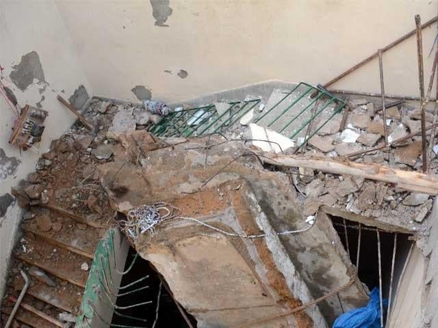 Five injured in roof collapse