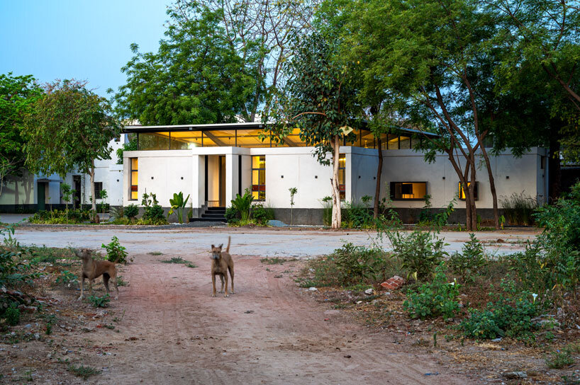 Inverted, winged hipped roof cantilevers above reconstructed office space in compartment S4