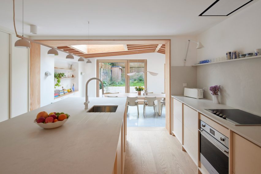 Kitchen room in London Home Renovated by Studio Merlin