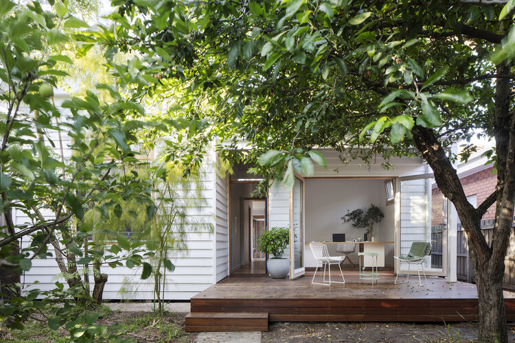 Life Cycle House / Steffen Welsch Architects - Outdoor photography, wood, garden, chair, door, deck, terrace