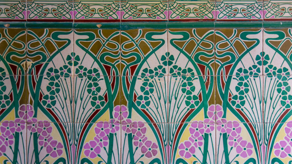 Art Nouveau is back! So you can integrate it into your home