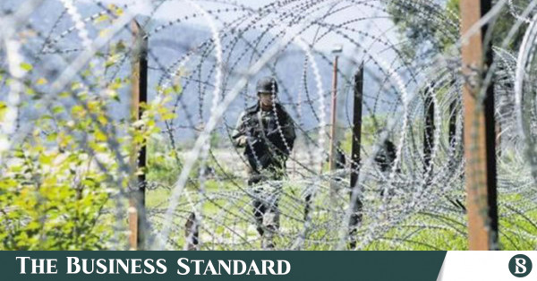 Bangladesh, India, identify 100 fresh routes to build fences along the border