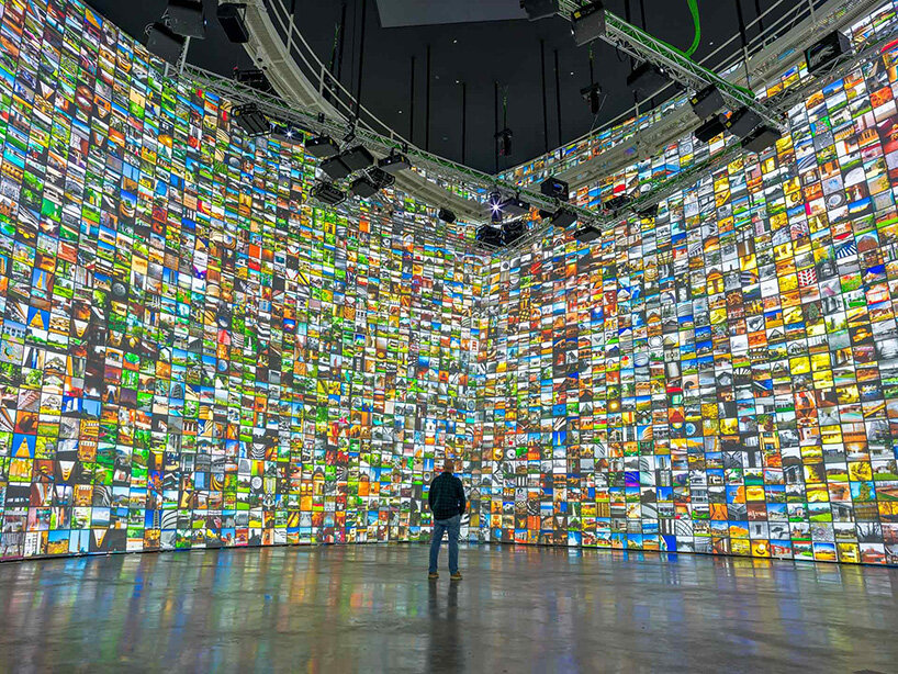 Refik Anadol transforms Frank Gehry's forms into A-generated landscapes in Guggenheim Bilbao