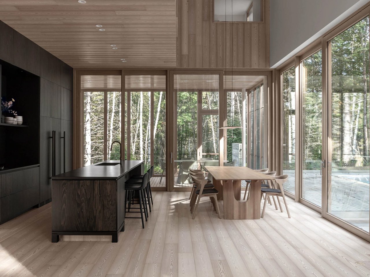 This relaxed and cedar -covered oasis in the heart of Quebec's forest combines modern design with natural harmony