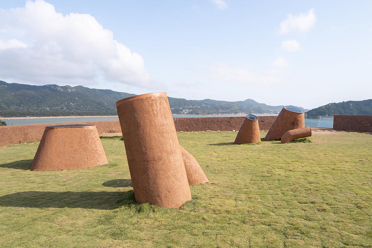 A gallery on a cliff has irregularly shaped lighting pipes that imitate creatures in China Marine