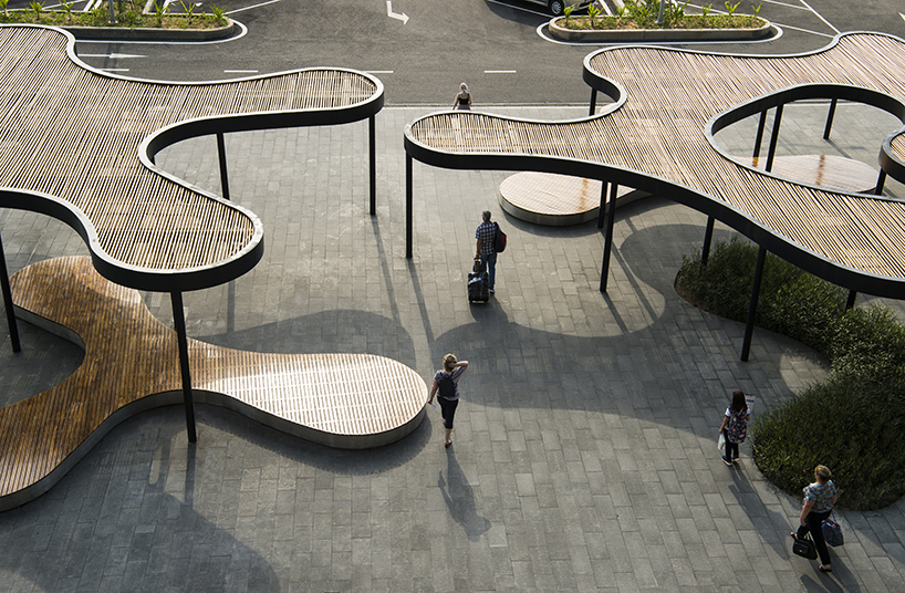 Waves bamboo seals from LJ group Welcome travelers to the international airport Cam Ranh Ranh