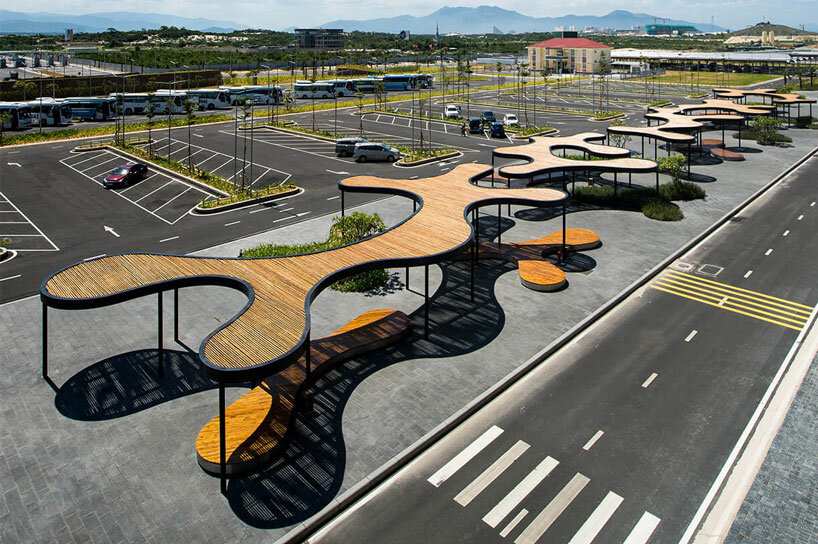 Waves bamboo seals from LJ group Welcome travelers to the international airport Cam Ranh Ranh