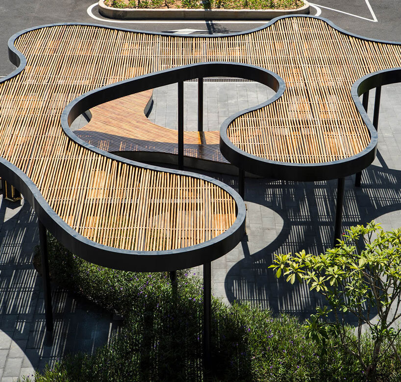 Waves bamboo seals from LJ group Welcome travelers to the international airport Cam Ranh Ranh