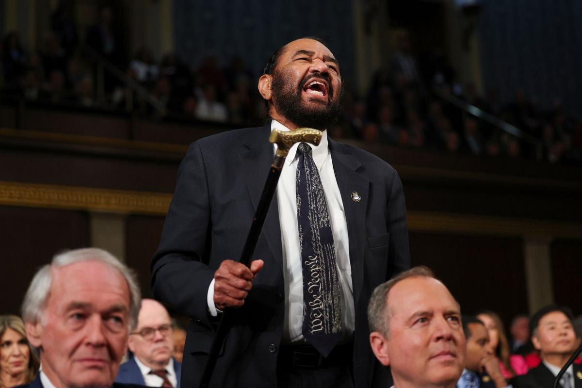 House Cesures Rep. Al Green because they have disturbed Trump's speech together