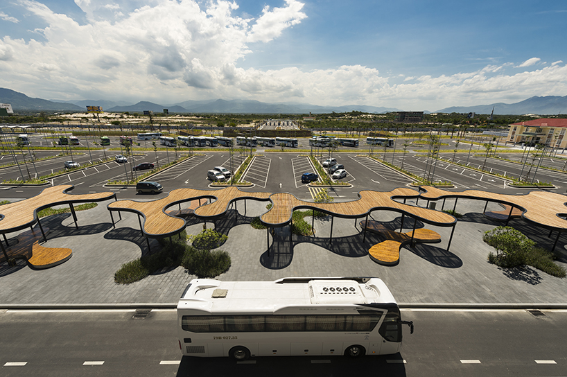 Waves bamboo seals from LJ group Welcome travelers to the international airport Cam Ranh Ranh