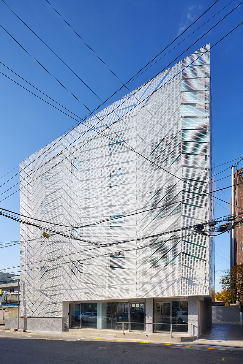 Responsive skin surrounds the architectural border in Yangjae Dong 4