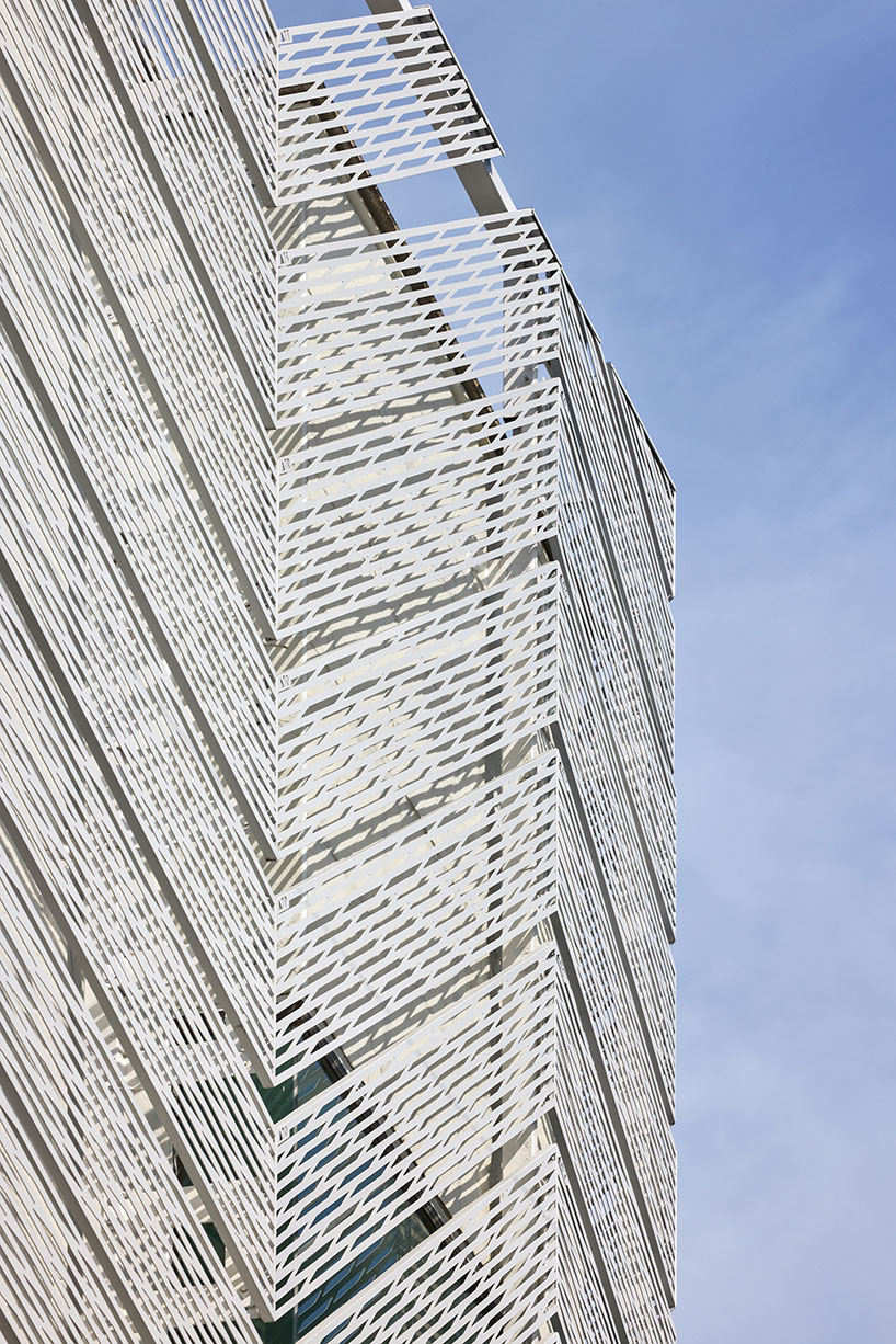 Responsive skin surrounds the architectural border in Yangjae Dong 7