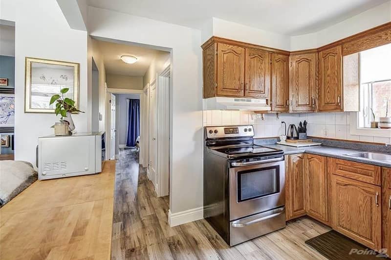 View of the kitchen and the hallway before the renovation.