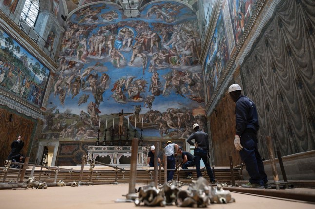 Vatican city, Vatican-2. May: (-not editorial use-female credit-'vatic media / handout '-not marketing no advertising campaigns on customers ----) preparations continue on, while the fireplace on the roof of the Sistins chapel, in which cardinals were installed from May 7, or black smoke will be from the chimney, depending on the result of the various voting rounds in the Sistine chapel. (Photo of Vatican Media / Handout / Anadolu about Getty Images)