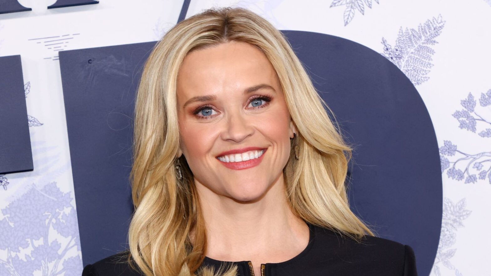 The controversial shelves of Reese Witherspoon will start a debate