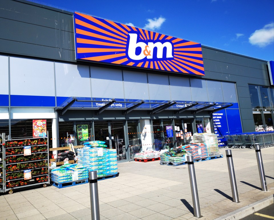 B&M linked in the retail business with goods that are exhibited outside of goods.