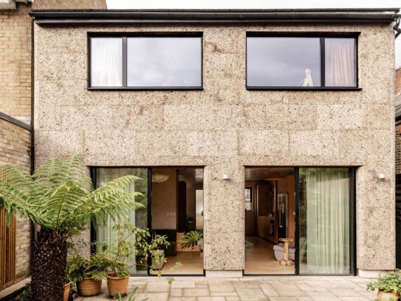 This house in the 1970s received a sustainable cork connection and disturbs the London architecture
