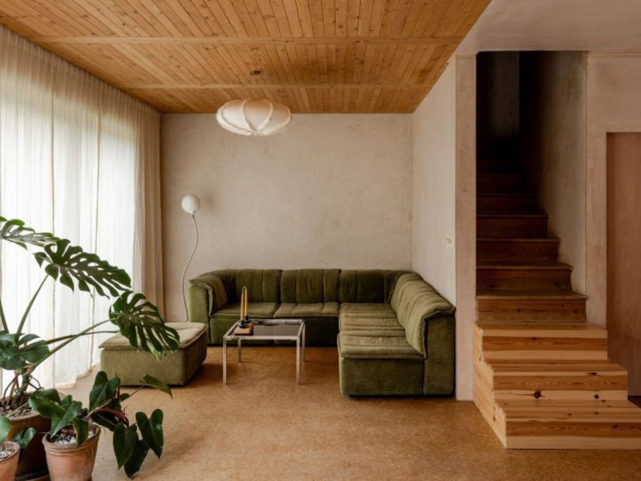 This house in the 1970s received a sustainable cork connection and disturbs the London architecture