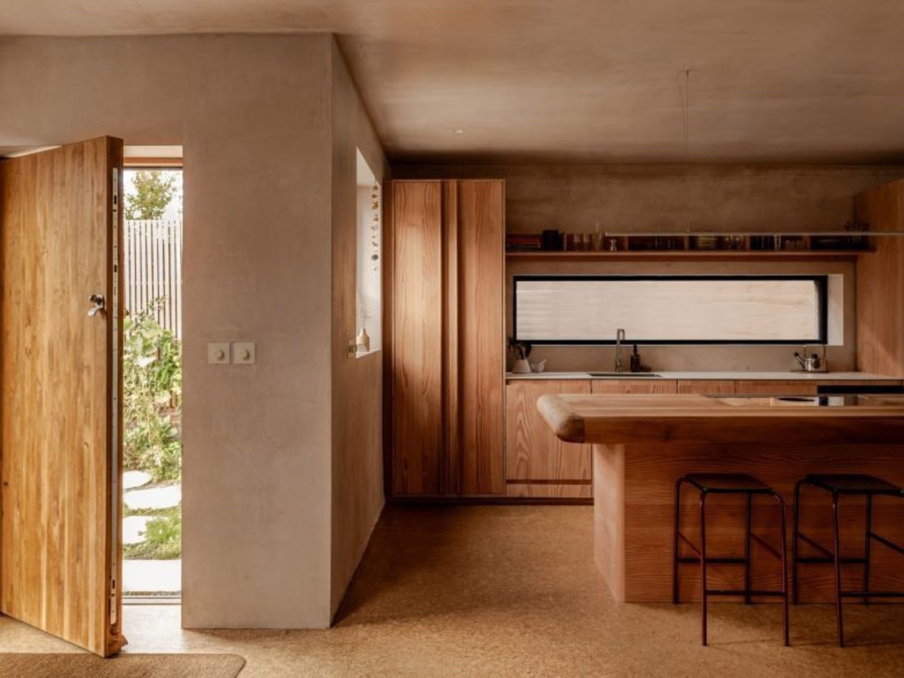 This house in the 1970s received a sustainable cork connection and disturbs the London architecture