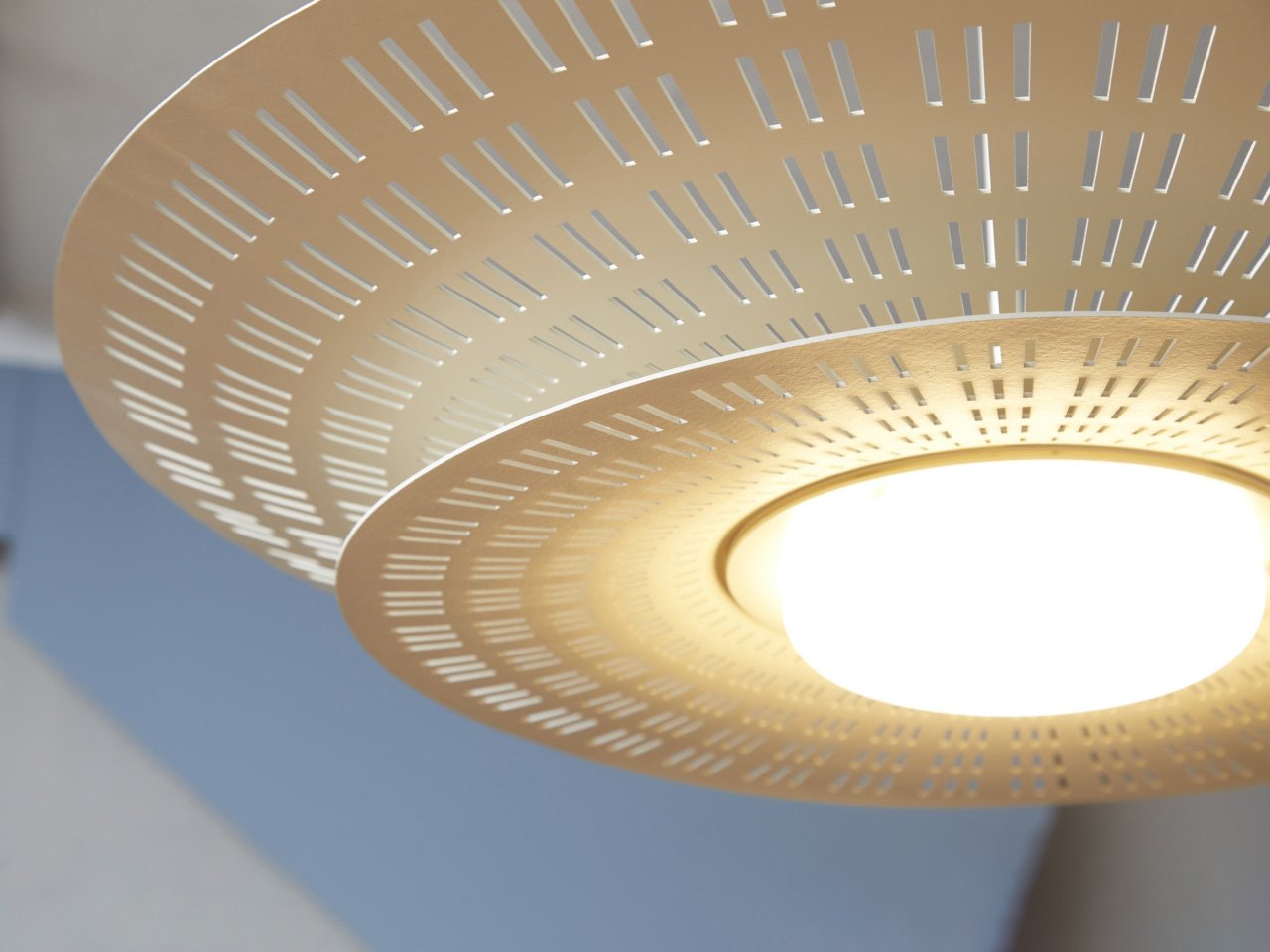 From coffee bowls to banana fibers: the 5 innovative materials that change sustainable lighting design