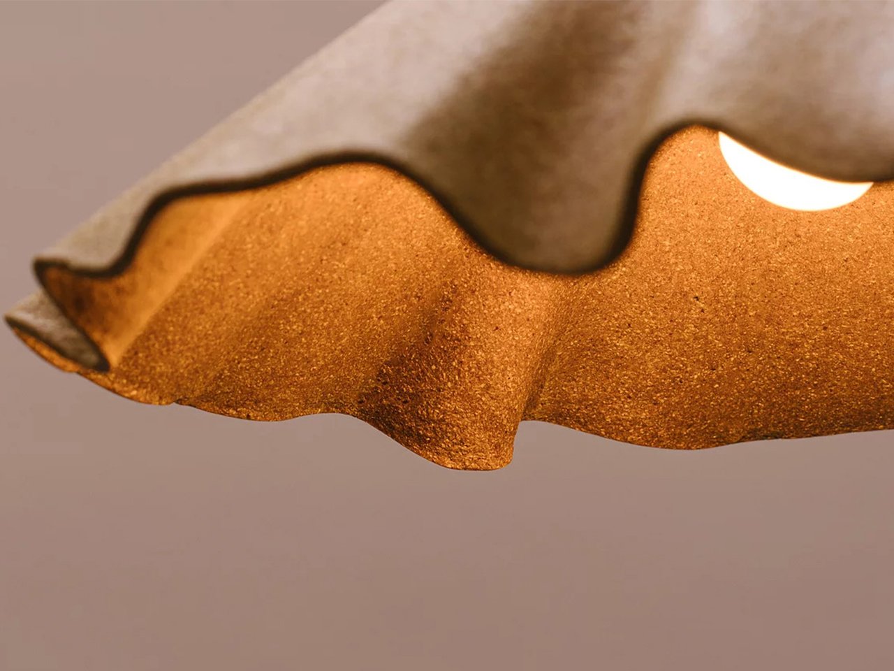 From coffee bowls to banana fibers: the 5 innovative materials that change sustainable lighting design