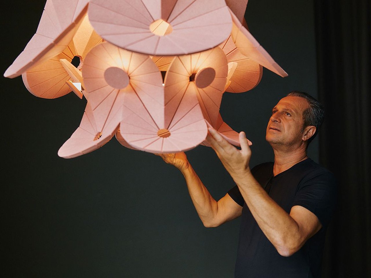 From coffee bowls to banana fibers: the 5 innovative materials that change sustainable lighting design