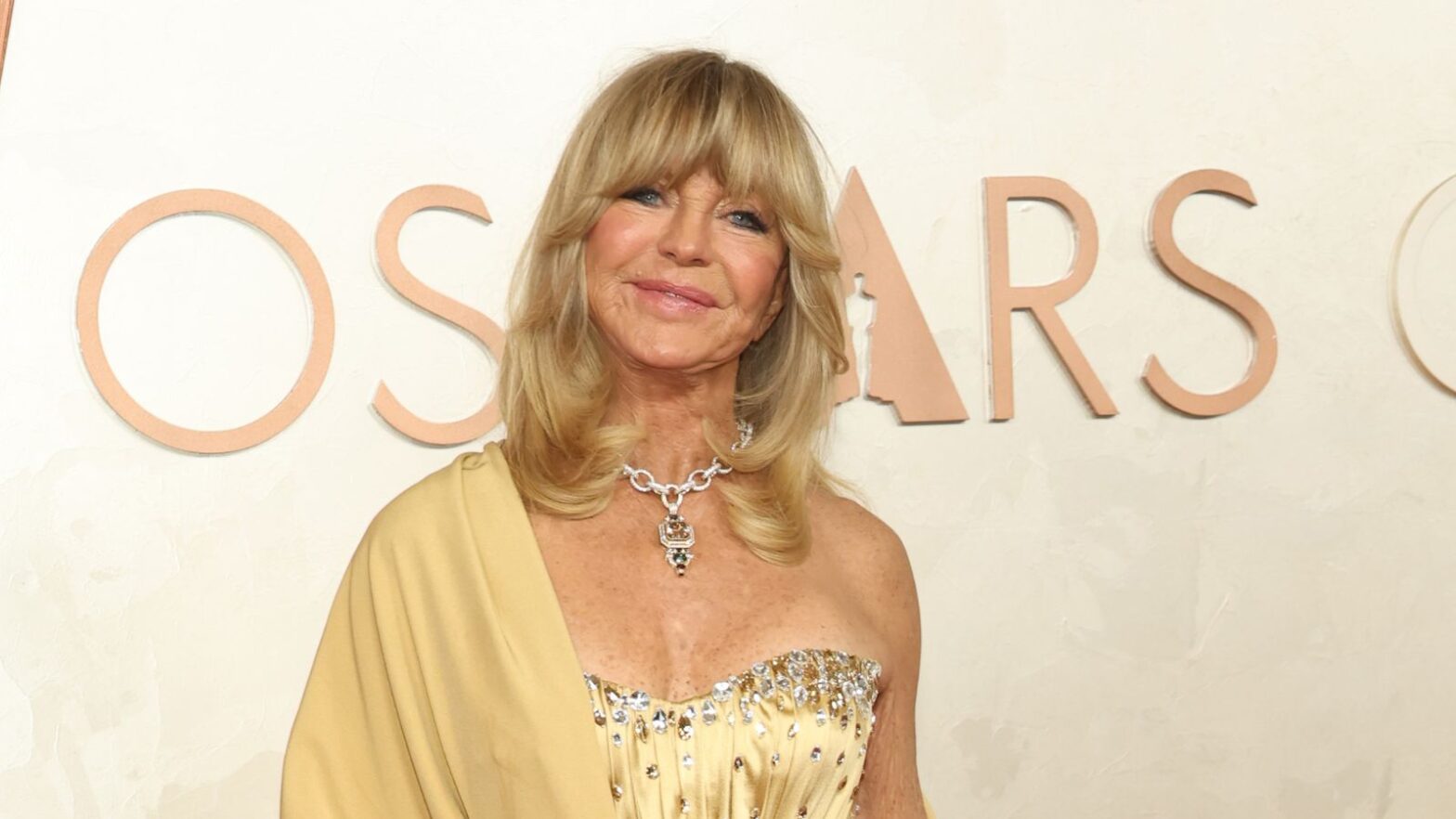 I love Goldie Hawn's turn on this 5,000 year old furniture