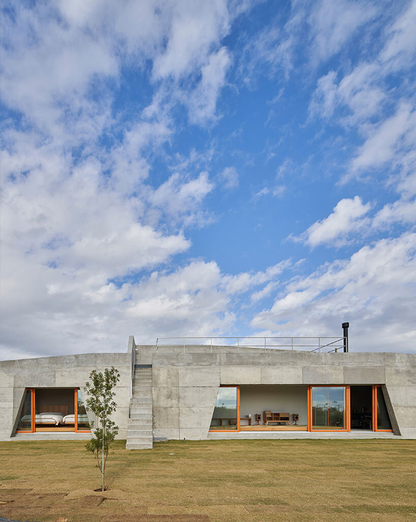 Beton Isumi Villa by Takeshi Hosaka Architects spread organically over land in Japan