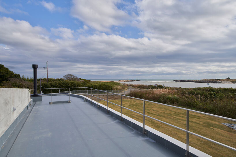 Beton Isumi Villa by Takeshi Hosaka Architects spread organically over land in Japan