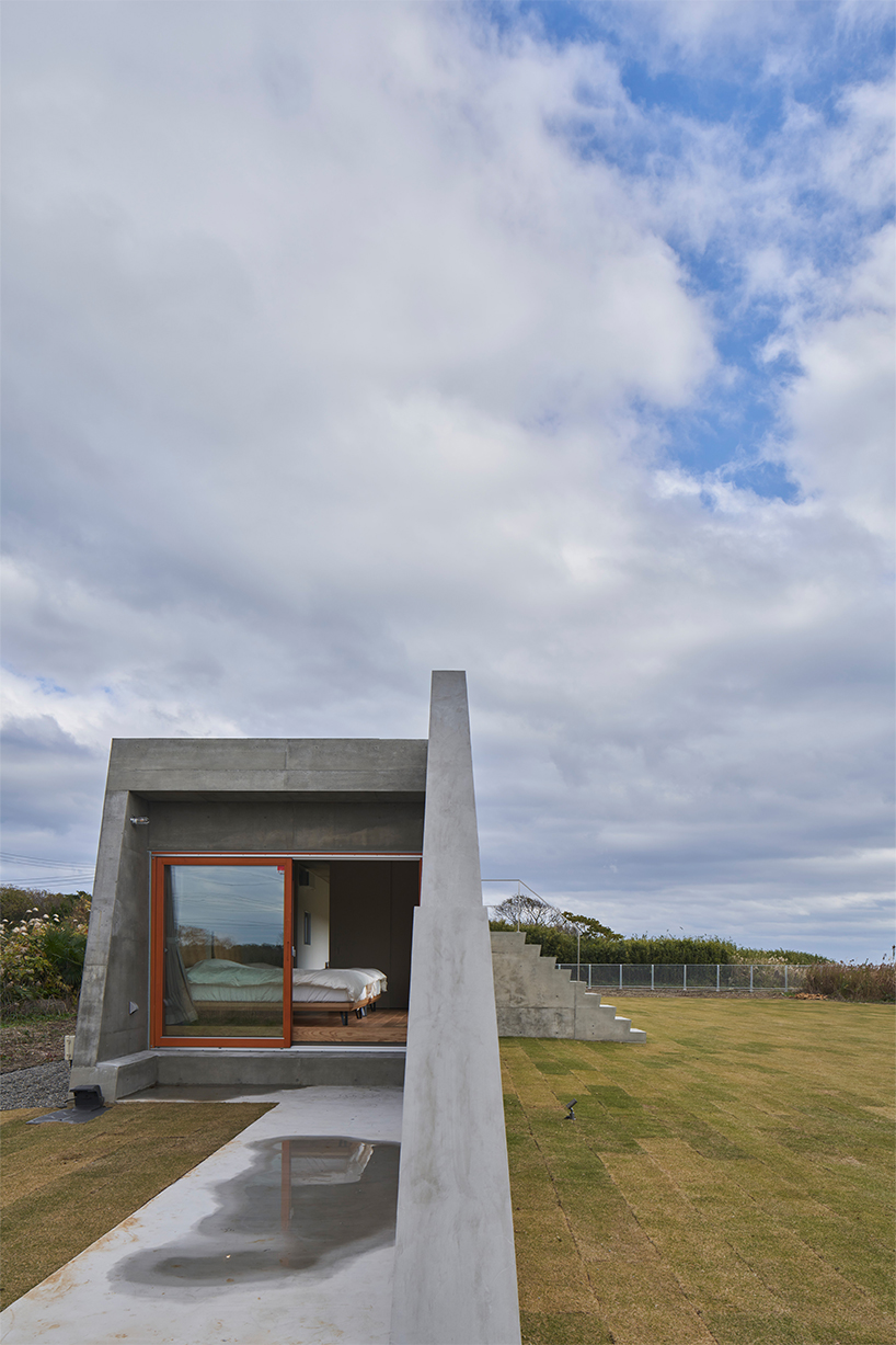 Beton Isumi Villa by Takeshi Hosaka Architects spread organically over land in Japan