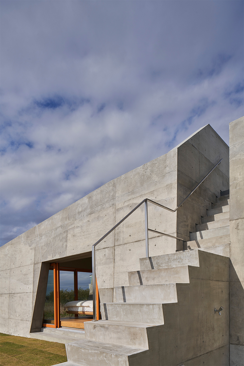 Beton Isumi Villa by Takeshi Hosaka Architects spread organically over land in Japan