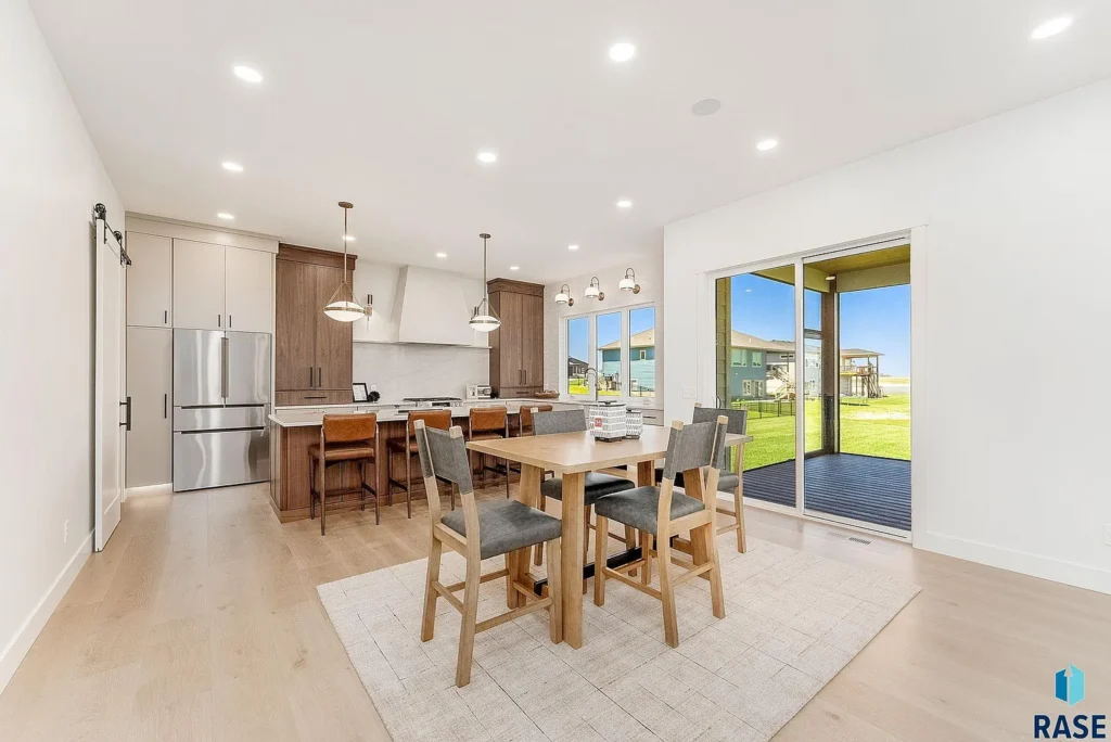 Brand new luxury house in Tea-Low with intelligent design, impressive upgrades