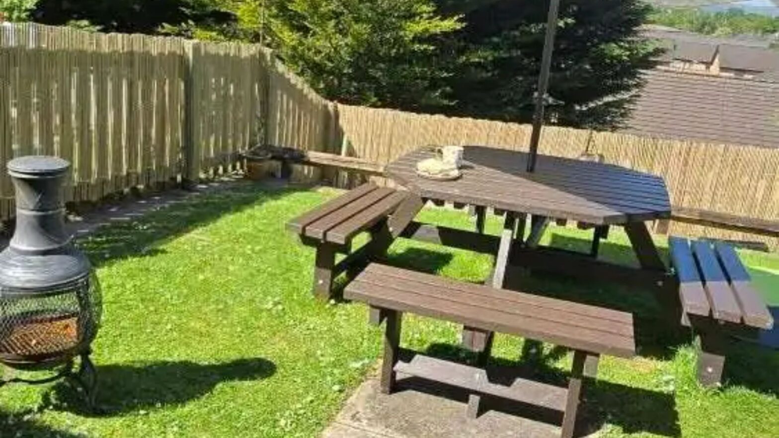 I immediately added my fence with a b & m purchase of 10 pounds - it also brings tropical mood and people say that it "looks nice".
