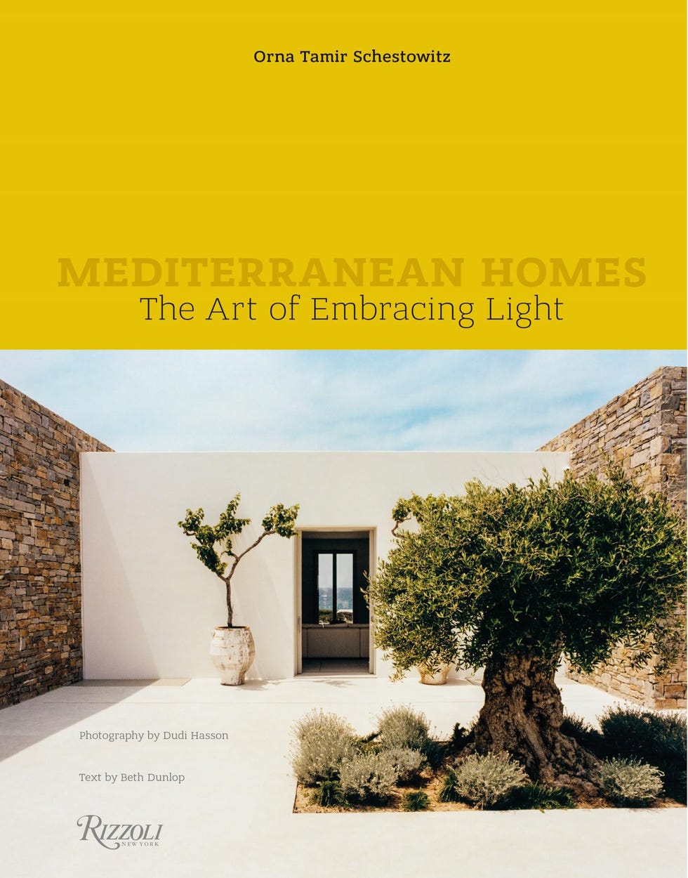 Mediterranean houses: the art of light hugs Mediterranean houses: the art of light hugs