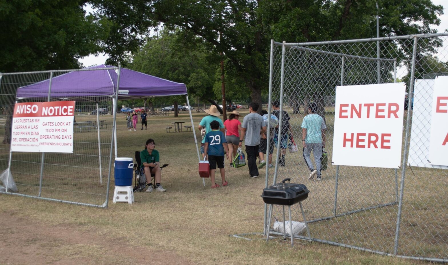 City installs temporary summer fences in Rio Vista Park - The University Star