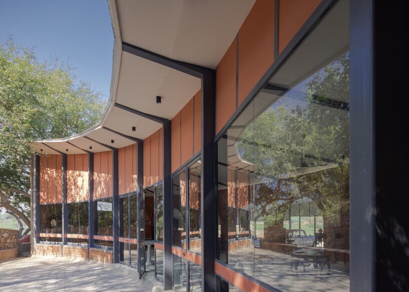 Correled canopy accommodation, the House Gallery Hybrid of Milind Shivani in India