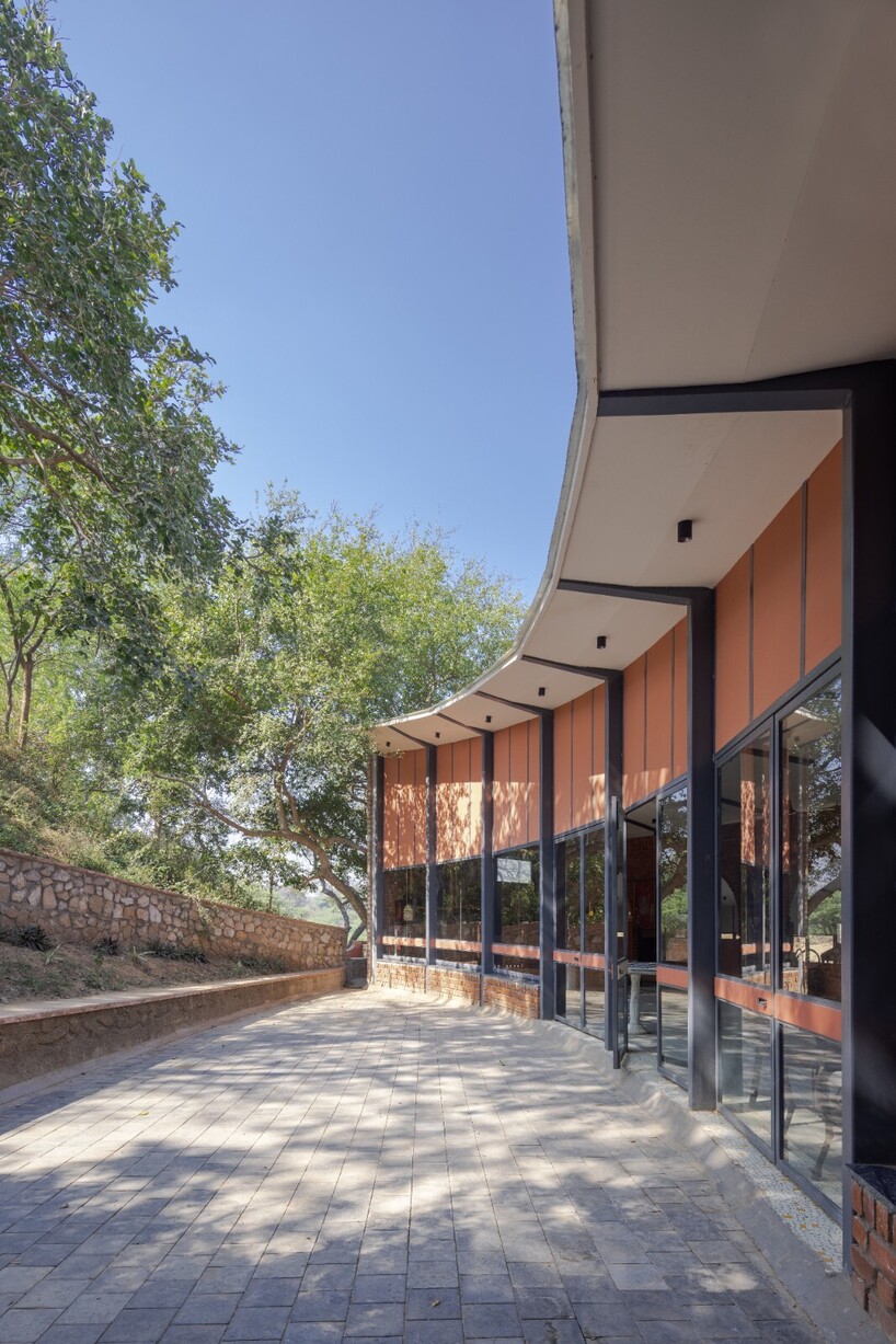 Correled canopy accommodation, the House Gallery Hybrid of Milind Shivani in India